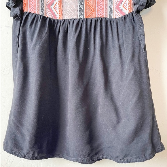 Cinnie Black Geometric Flutter Sleeve Top - Picture 6 of 10